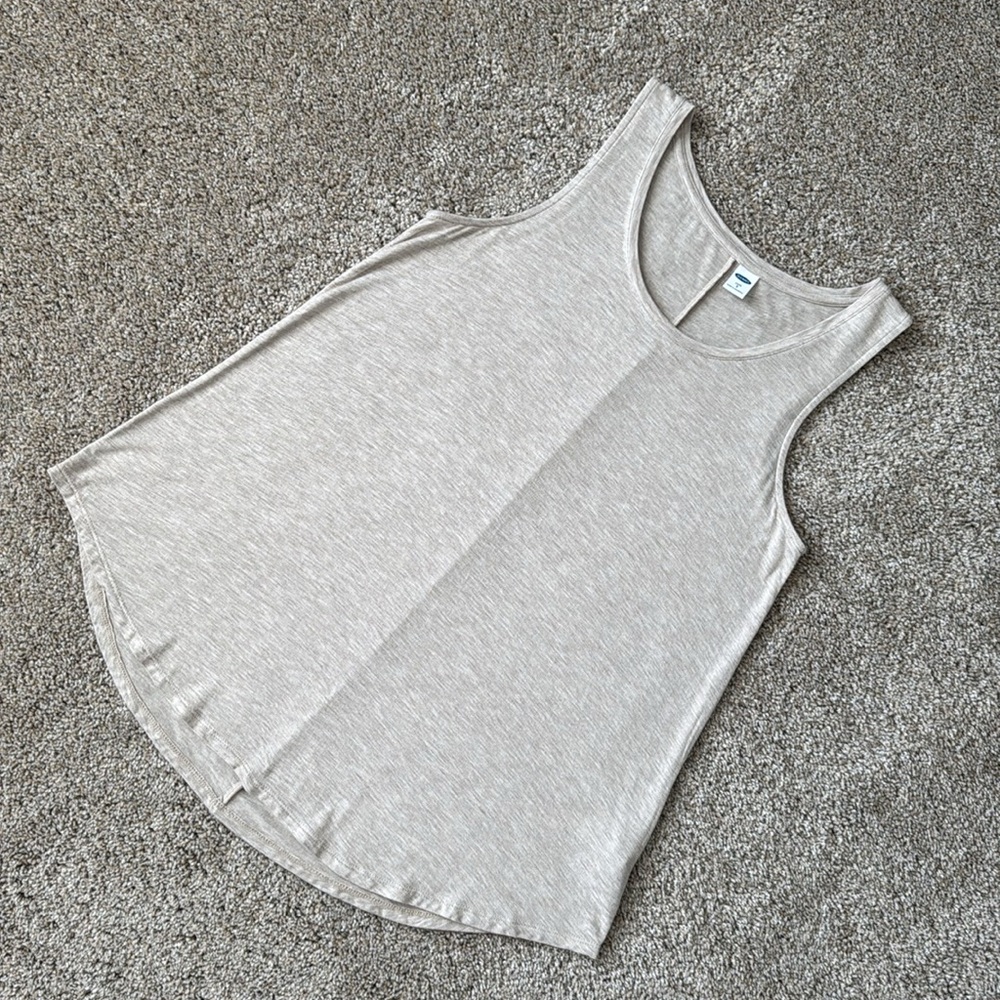 Old Navy First-Layer Basic Tank Top - Picture 3 of 10
